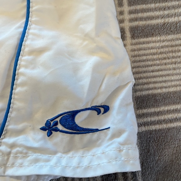 White O’Neill board shorts - Picture 2 of 7